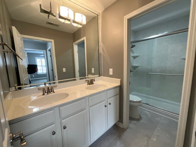 Building Photo - Immaculate 3 bedroom/2.5 bathroom in Tanner Woods!