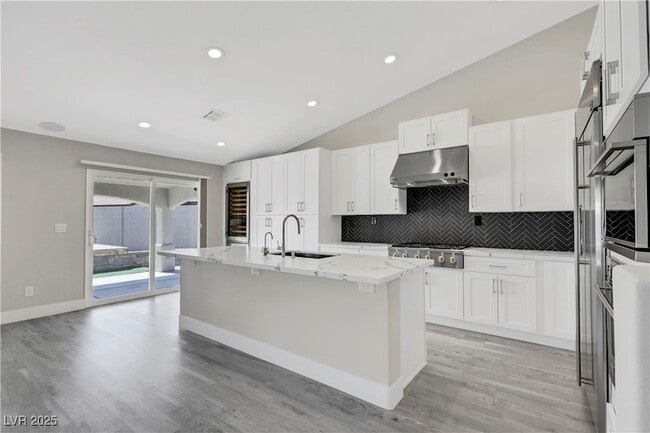 Building Photo - 7379 Majestic Bluff Pl