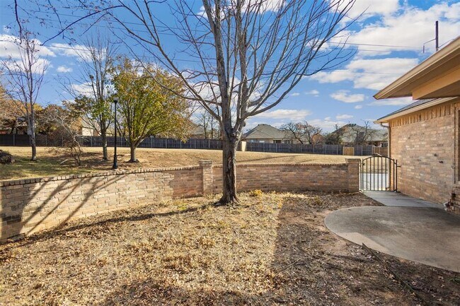 Building Photo - 2124 Trailwood Rd