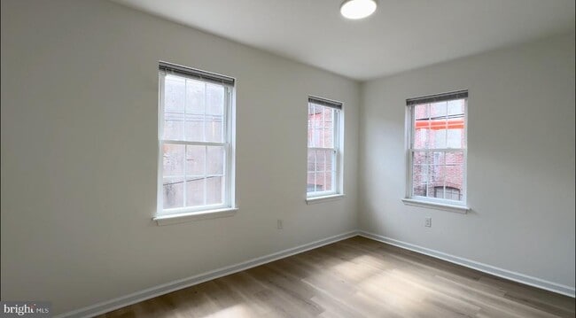 Building Photo - 1628 W Lehigh Ave