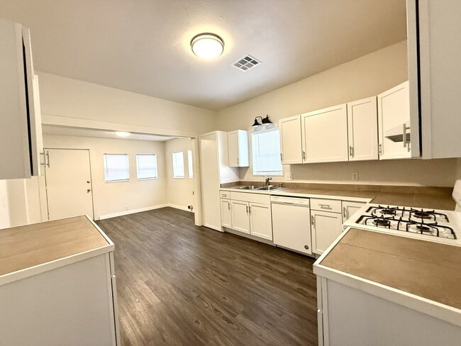 Building Photo - 531 G St NW