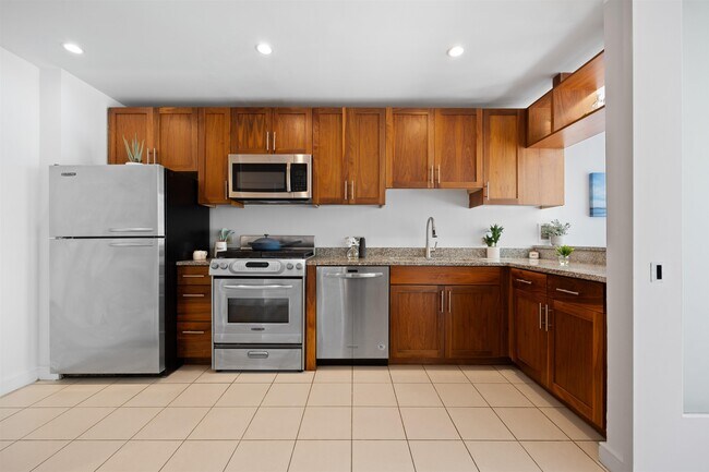 Building Photo - 20 Newport Pkwy