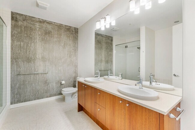 Building Photo - The Civic - 2 bed/2 bath, east facing 16th...