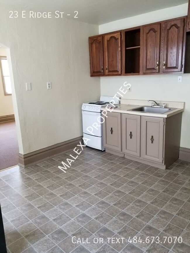 Building Photo - 23 E Ridge St