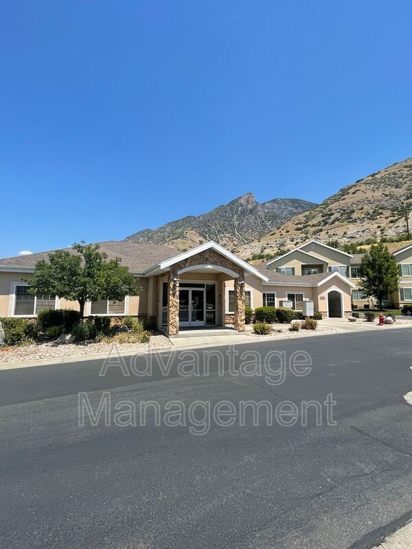 Building Photo - 1077 Canyon Meadow Dr