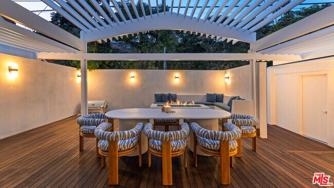 Building Photo - 27044 Malibu Cove Colony Dr
