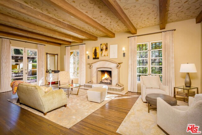 Building Photo - 500 N Las Palmas Ave