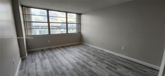 Building Photo - 18021 Biscayne Blvd