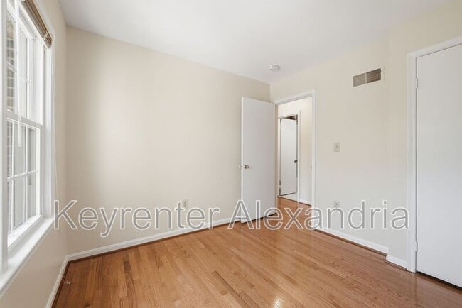 Building Photo - 8239 Dr Craik Ct