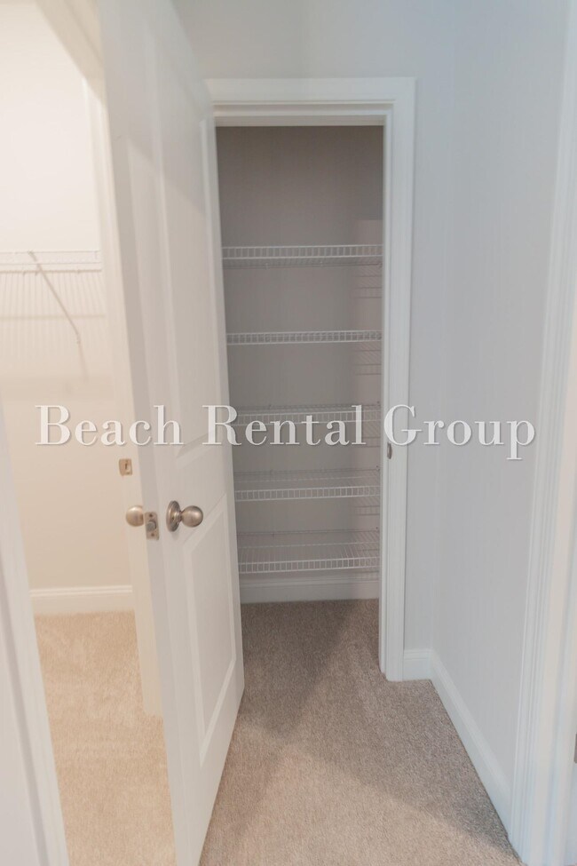 Building Photo - 427 Waterend Dr