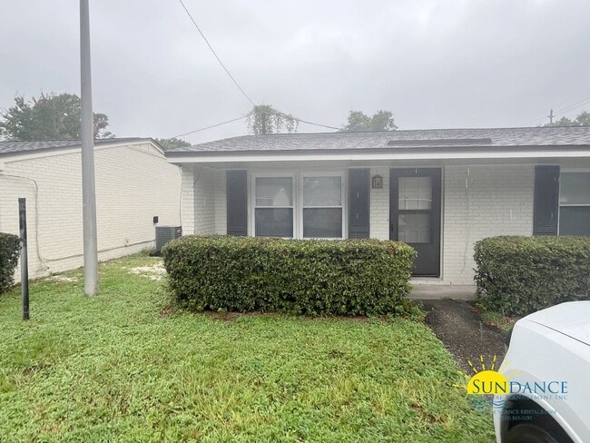 Primary Photo - Nice 2-Bedroom Home in the Heart of Pensac...
