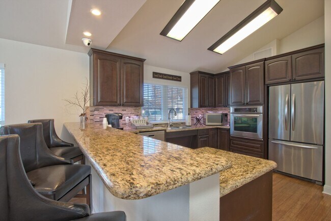 Building Photo - Solms 1 Bed | 1 Bath 670 Sq. Ft.
