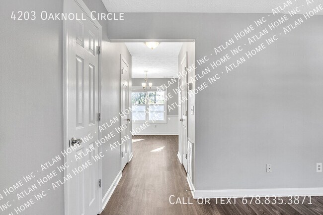 Building Photo - 4203 Oaknoll Cir