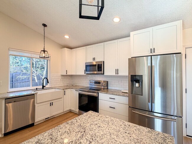 Building Photo - Updated Single-Family Home in Centennial!