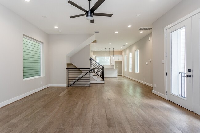 Building Photo - 1439 W 25th St