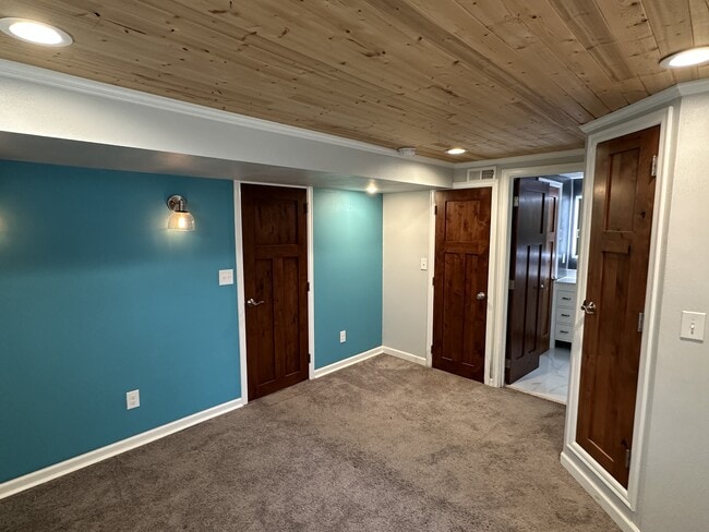 Building Photo - 10421 E Springfield Ave