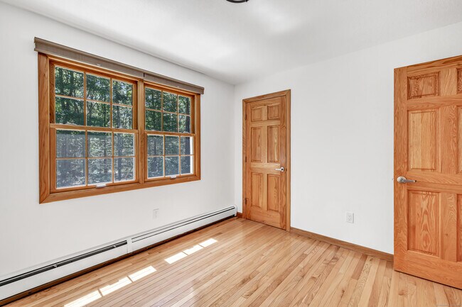 Building Photo - 21 Greenbriar Rd