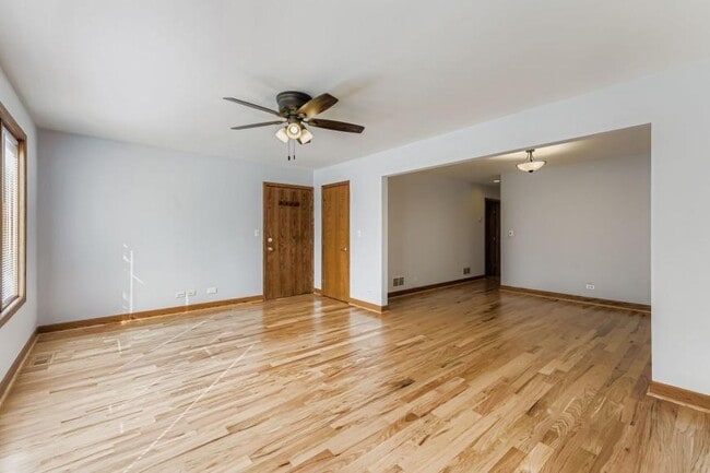 Building Photo - 3 bedroom in Chicago IL 60625