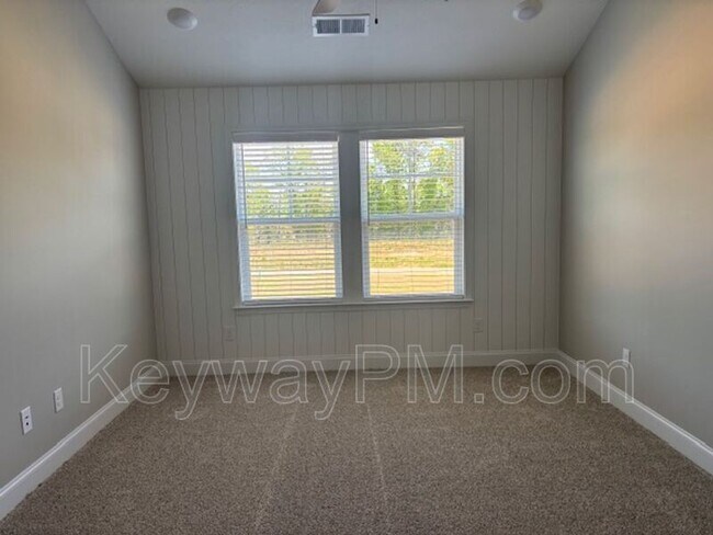 Building Photo - 2044 Denmark Ave SE