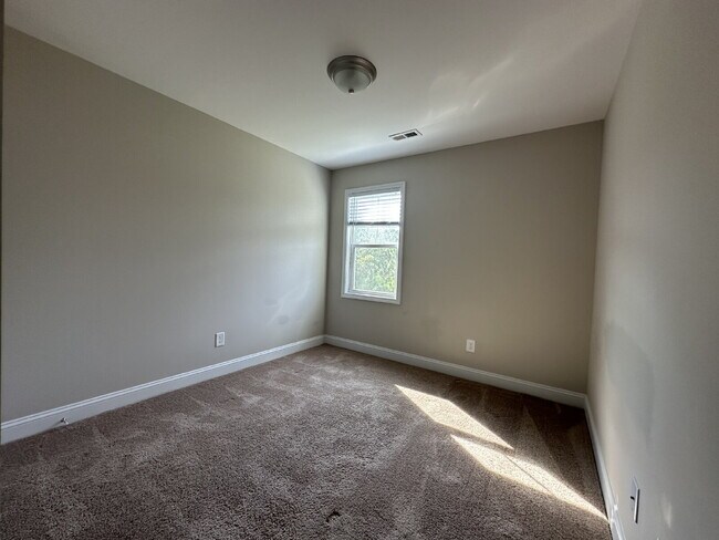 Building Photo - Beautiful 3 Bedroom, 2.5 Bath Home!