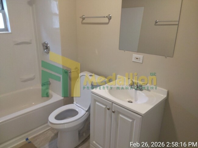 Building Photo - Spacious Studio with Hardwood Floors and Stainless Steel Appliances – Prime Milwaukee Ave Location