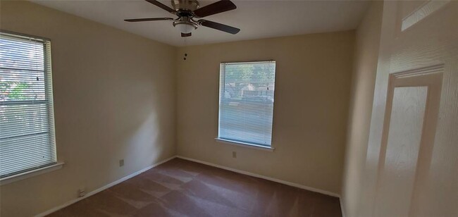 Building Photo - 616 Cambridge Dr