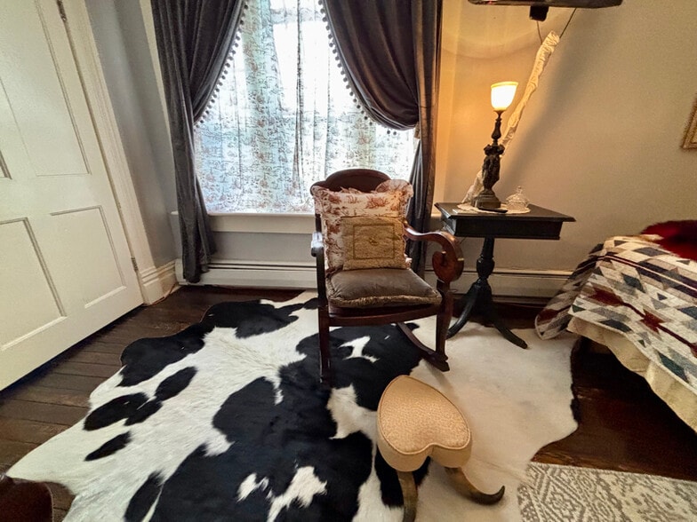 Building Photo - 425 S Washington St