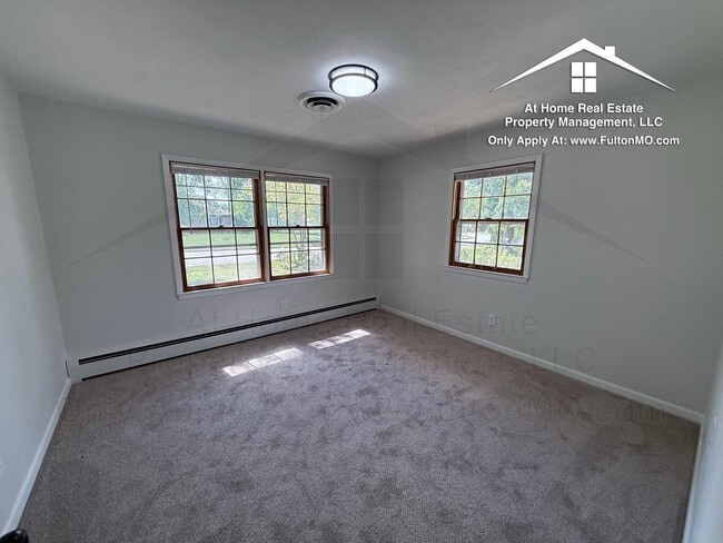 Building Photo - 511 Kleewood Dr