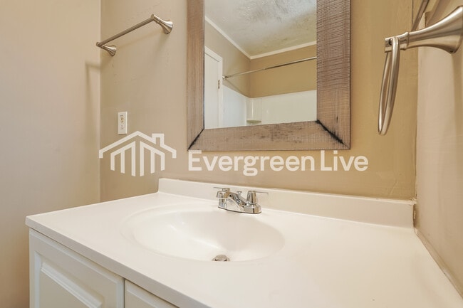 Building Photo - 1147 Weston St