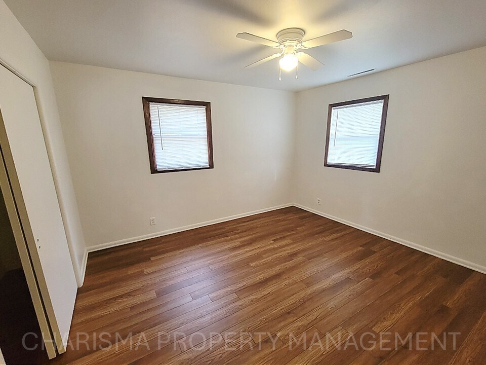 Building Photo - 1106 S Bahnson Ave