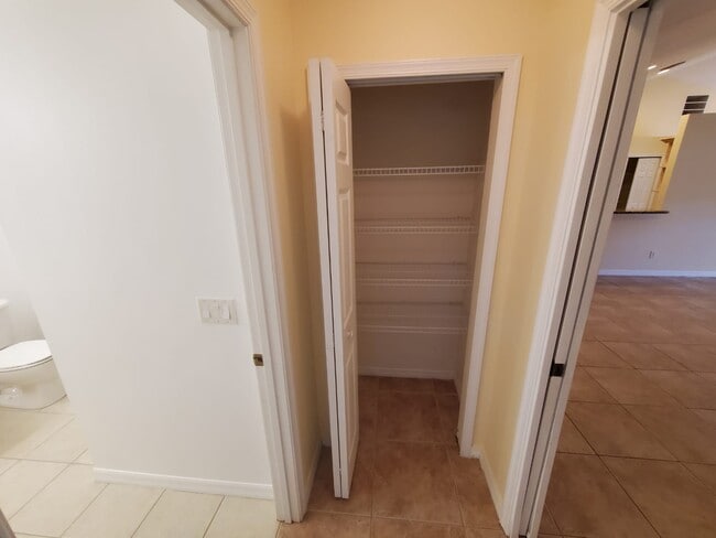 Building Photo - 1049 SW Ingrassina Ave