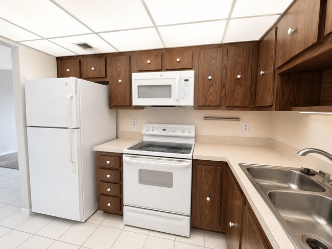 Building Photo - "Experience Luxury Living: Spacious 2-Bed, 2-Bath Condo in North Palm Beach!"