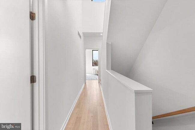 Building Photo - 261 Delmar St