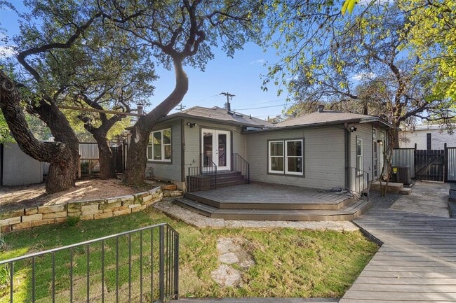 Building Photo - 400 E Monroe St