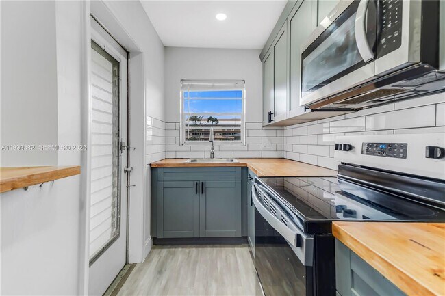 Building Photo - 5300 Washington St