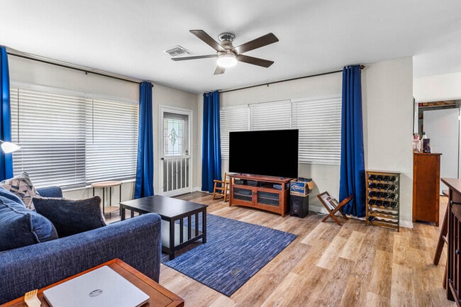 Building Photo - 4780 NE 8th Terrace