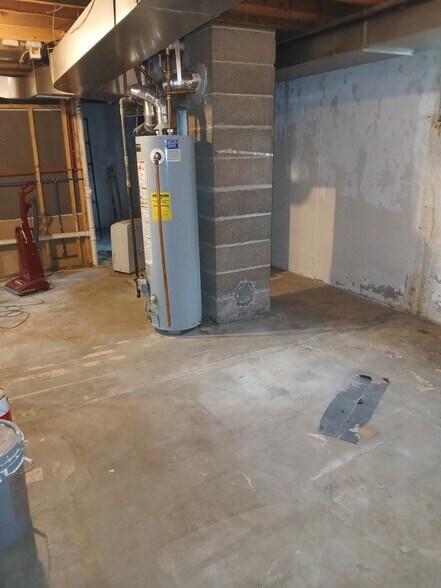 Basement - 7075 Melrose Ave