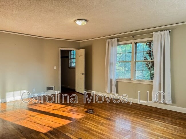 Building Photo - 2 Garraux St