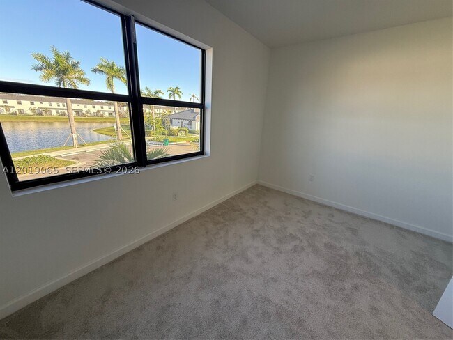 Building Photo - 4957 Oakmont Dr