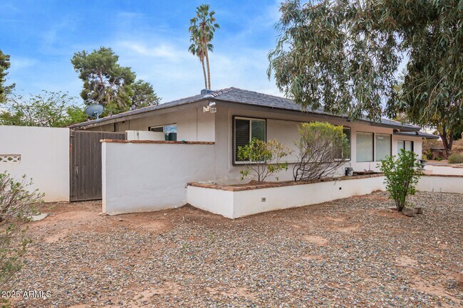 Building Photo - 5401 E Exeter Blvd