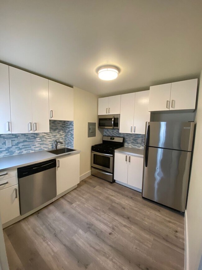 Building Photo - Updated 1BR Apt available now!