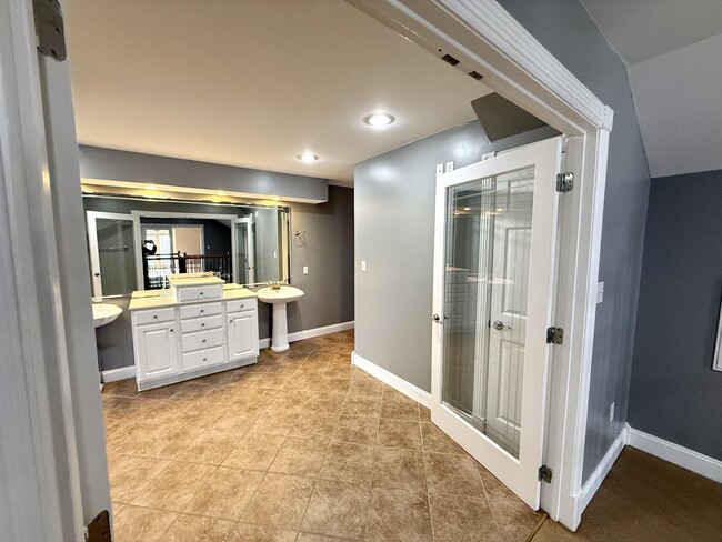 Building Photo - 98 Melrose Dr