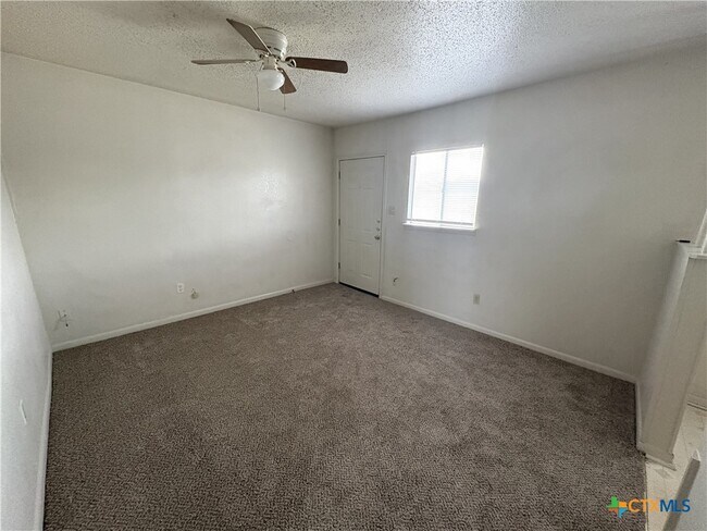 Building Photo - 602 Sunset Ln