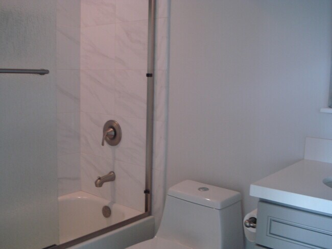 Building Photo - OCEAN VIEW 2 BDRM 2 BA CONDO FOR LEASE