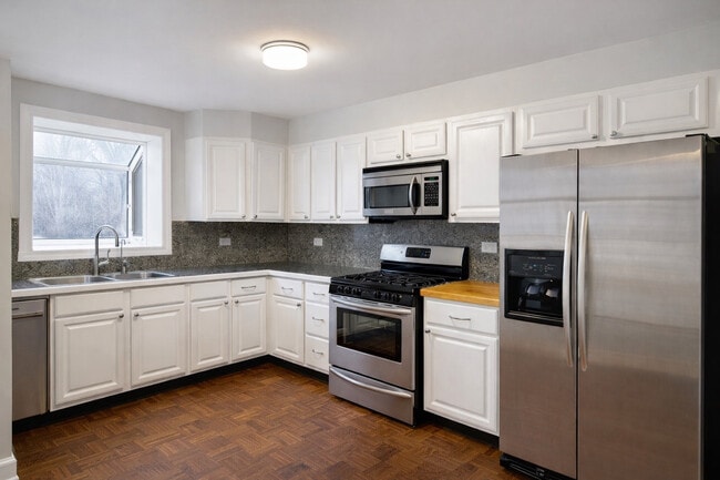 Building Photo - 2727 Elgin Rd