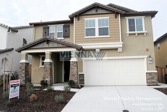 Building Photo - 4331 Gentry Wy
