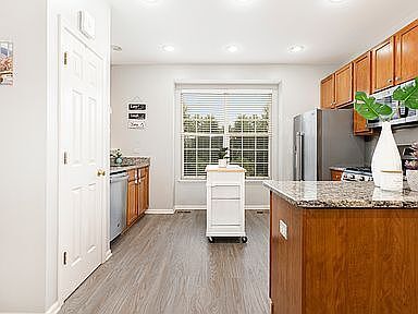 Building Photo - Stylish & Move-In Ready Home in Prime Aurora Location