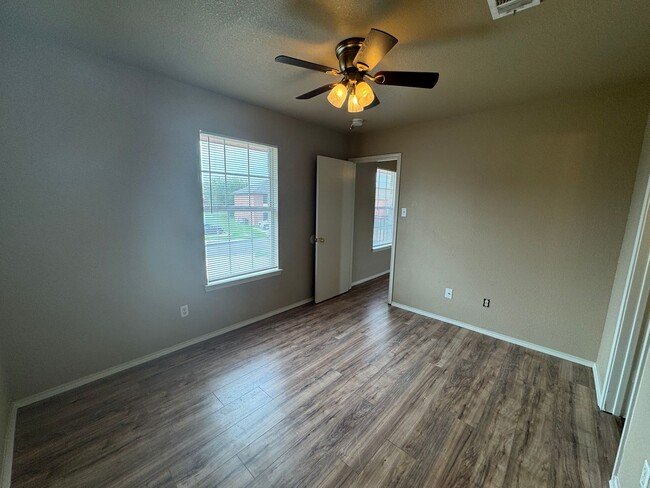 Building Photo - 5702 Greengate Dr