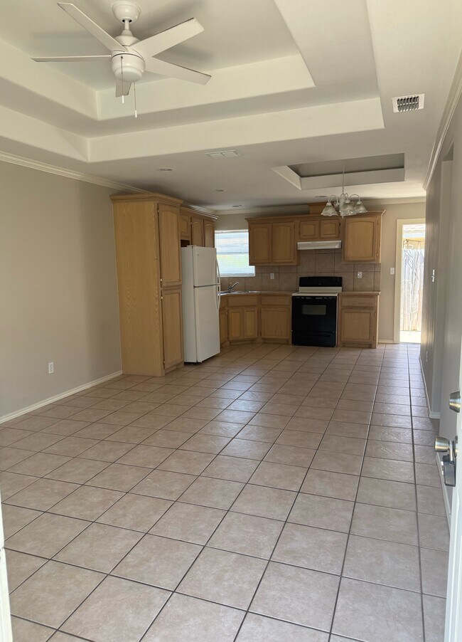 Building Photo - 2408 Moonlight Ln