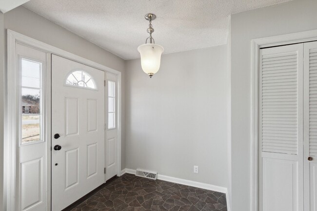 Building Photo - 220 Bartonwood Dr